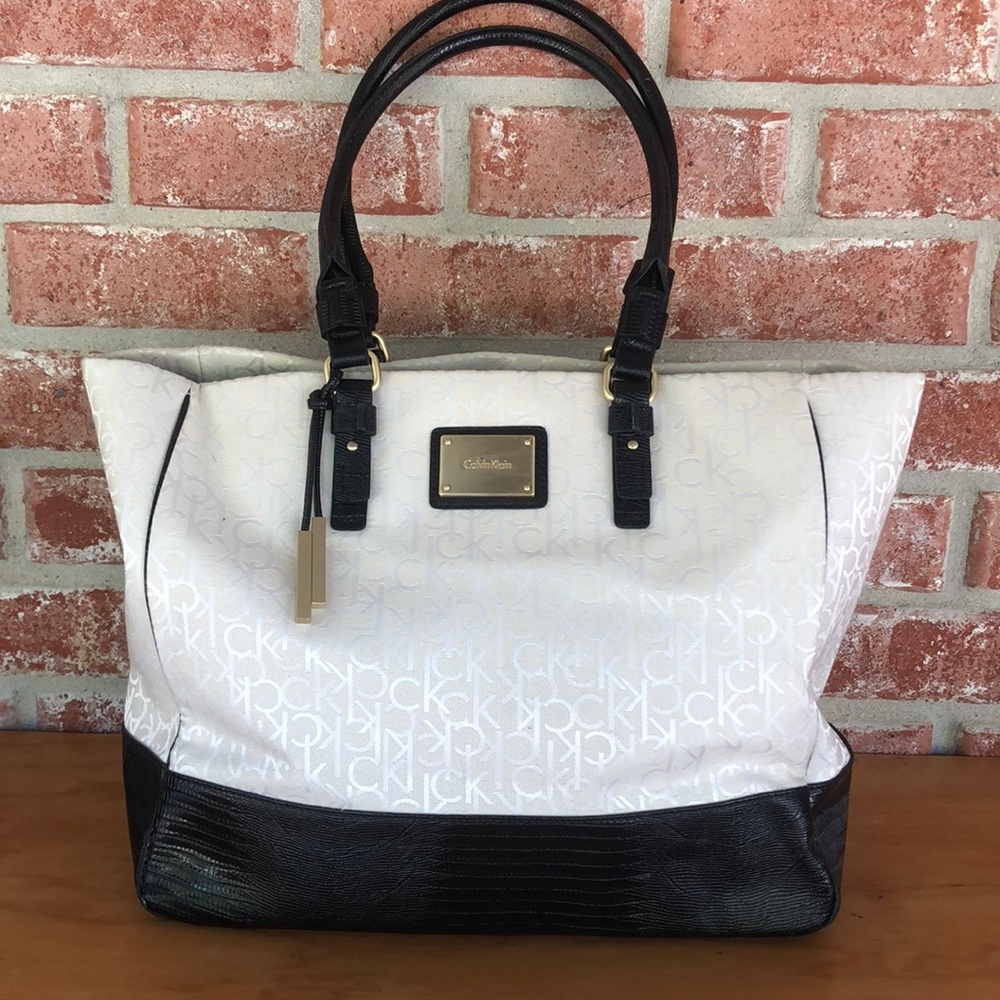 Calvin Klein shoulder/hand bag